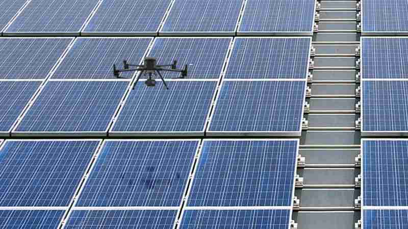 口袋牛店以无人机搭配IR Sensor热显像技术进行全方面模块健检，，，，有效降低人力成本并提升发电量