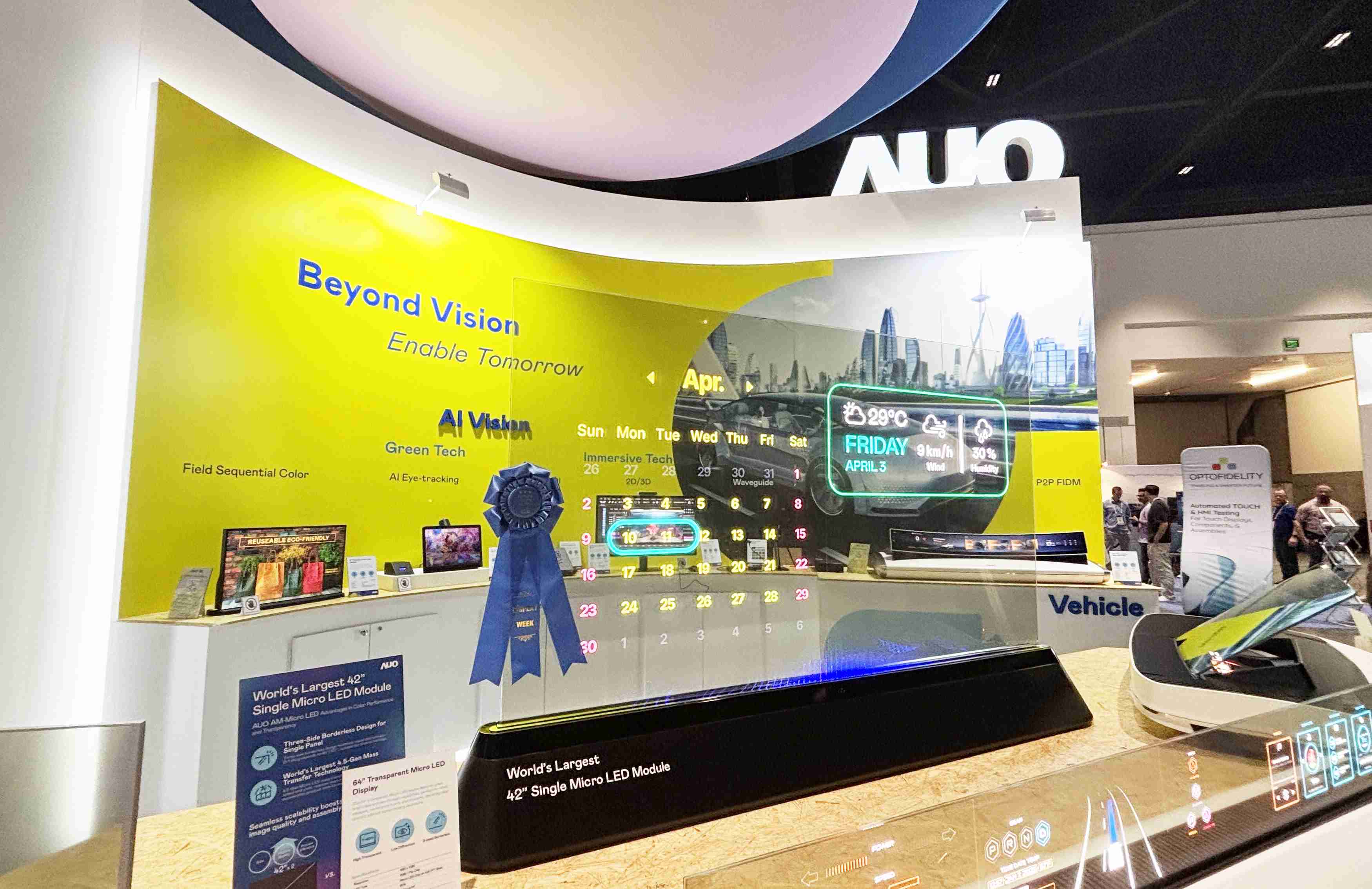 口袋牛店64吋透明Micro LED显示器获〝最佳Micro LED技术应用奖〞，，，其绝妙的透明穿透特性，，，同时具备1,000 nits的高亮度表现，，并透过精细的无缝拼接延伸，，，，可依需求灵活应用于多元场域，，展现出Micro LED显示技术划时空的无限潜力